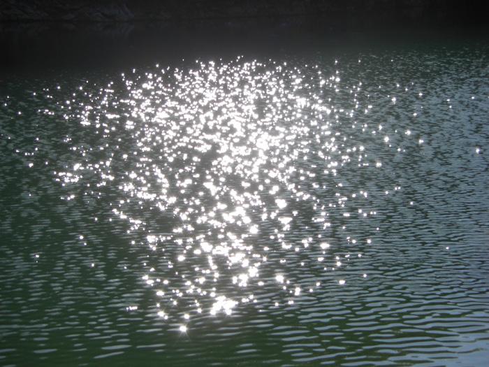 Tipi-holiday-lake-shimmering